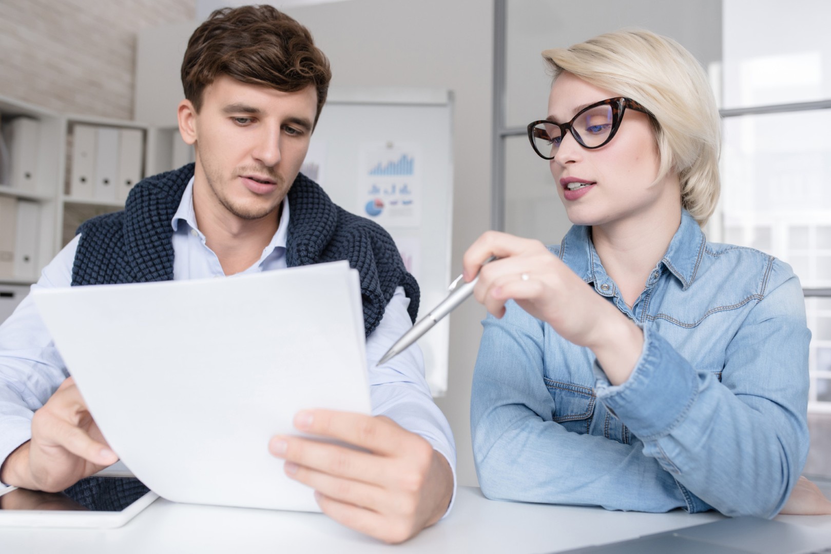 young-people-studying-together