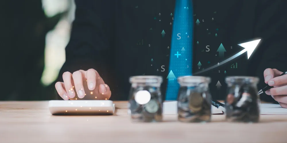 Un homme d’affaires utilisant une calculatrice pour calculer un rachat de crédit et la croissance financière et les bénéfices Homme d'affaires en Alsace calculant un regroupement de crédits pour optimiser sa trésorerie et ses bénéfices financiers.